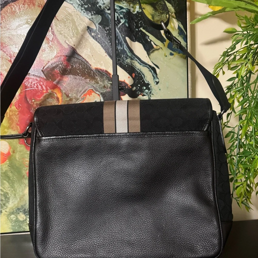 Black and Tan unisex Messenger Bag / NWOT